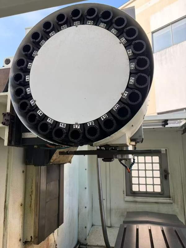 佛威1060加工中心，三轴硬轨，发那科mf系统，bt40台湾.