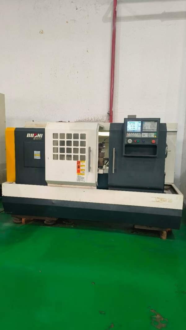 宝鸡6166/1000数控车床，12寸卡盘，广数系统，价格不.