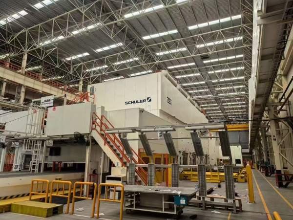 出售：德国舒勒高速四点锻压线7300吨。2500吨/1200吨/.