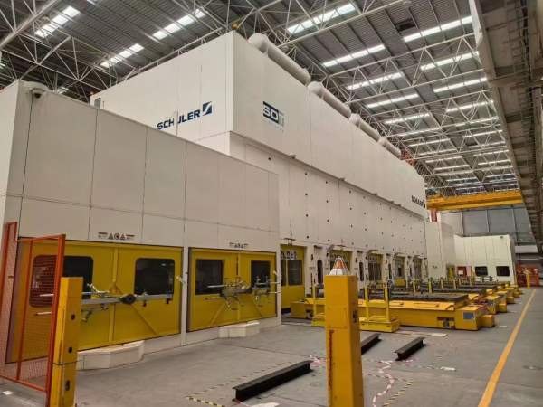 出售：德国舒勒高速四点锻压线7300吨。2500吨/1200吨/.