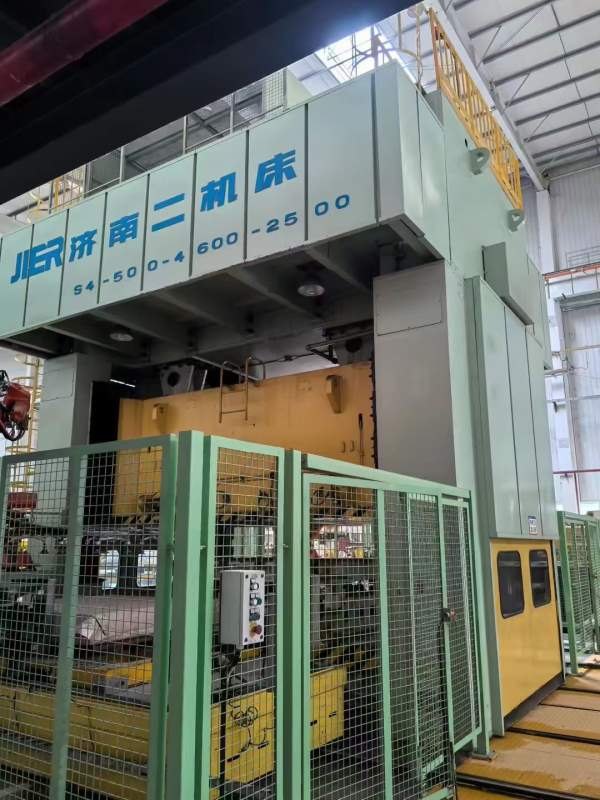 500吨四点机械压力机，大台面，带机械手，在位急售，.