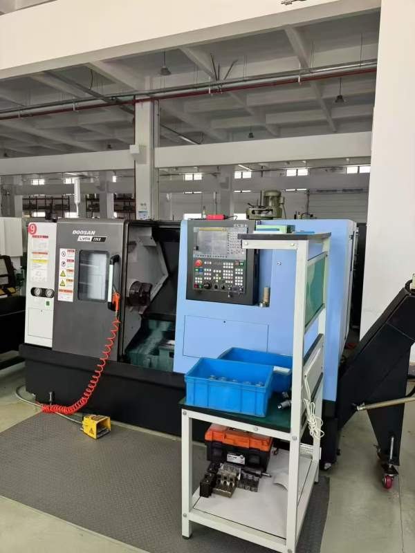 买下22年斗山235车床准新2台，