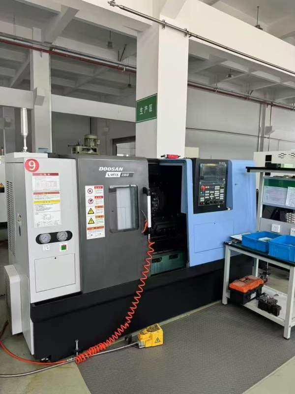 买下22年斗山235车床准新2台，