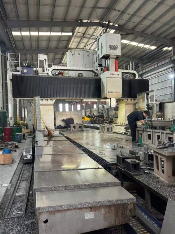 浙江工厂刚刚买下中捷动柱12米龙门加工中心  工作台3-.