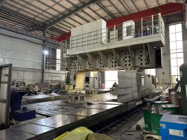 浙江工厂刚刚买下中捷动柱12米龙门加工中心  工作台3-.