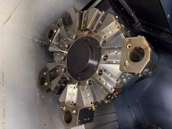 新到两台准新斗山235车床，线轨，发那科TF plus系统，.