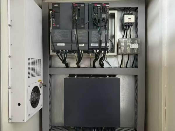 乔地1580加工中心，二线一硬导轨，三菱M80高配系统，B.