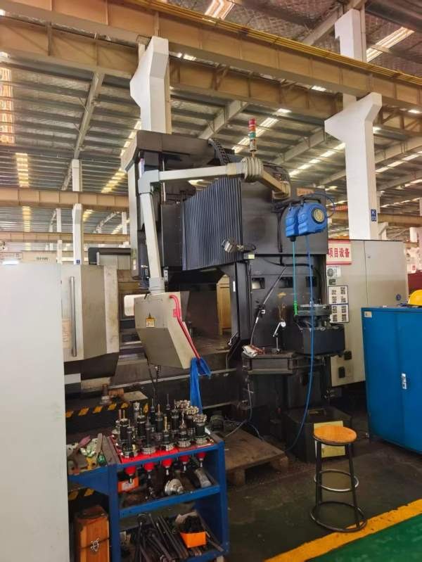 台湾威立521龙门数控铣发那科18i-MB系统工作台尺寸2米.