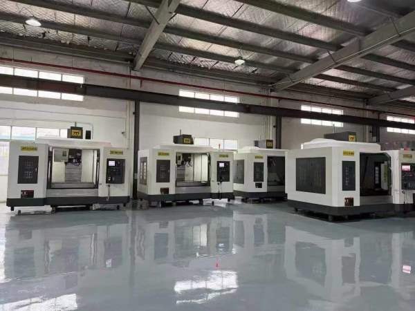 同款4台正代1370加工中心， 正代科技VMC-1370， 三菱 .