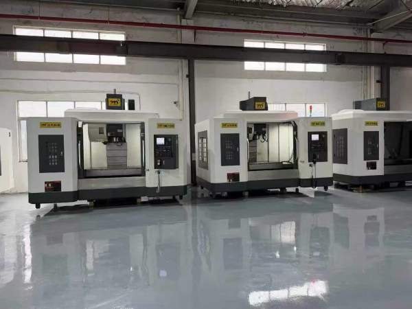 同款4台正代1370加工中心， 正代科技VMC-1370， 三菱 .