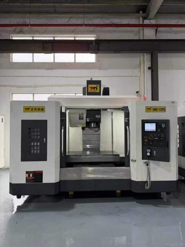 同款4台正代1370加工中心， 正代科技VMC-1370， 三菱 .