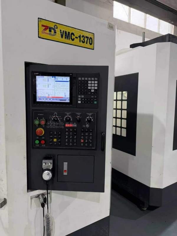 同款4台正代1370加工中心， 正代科技VMC-1370， 三菱 .