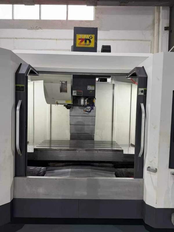 同款4台正代1370加工中心， 正代科技VMC-1370， 三菱 .