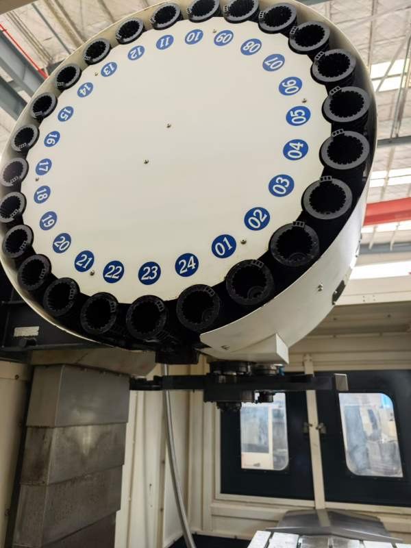 扬森2016年产1375立加，发那科MD系统，BT50刀柄，y轴4.