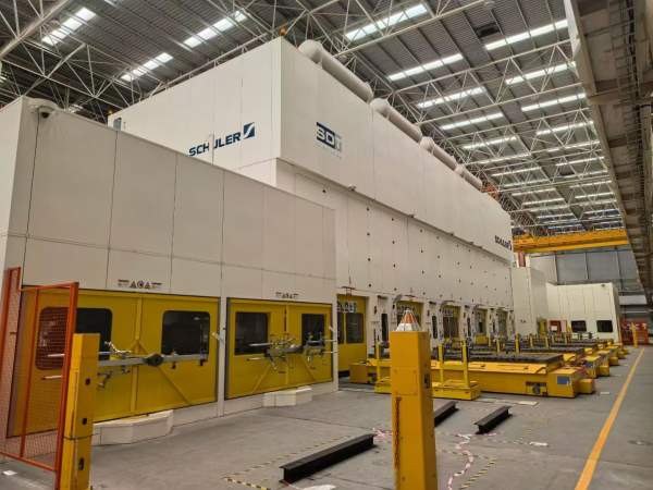 出售：德国舒勒高速四点锻压线7300吨。2500吨/1200吨/.