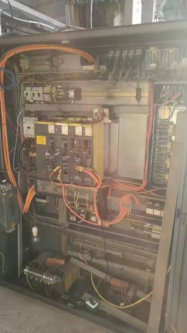 25888德国巨浪FZ12W交换工作台加工中心，2001年德国产.