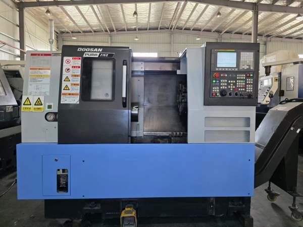 斗山215数控车床，8寸卡盘，硬轨机