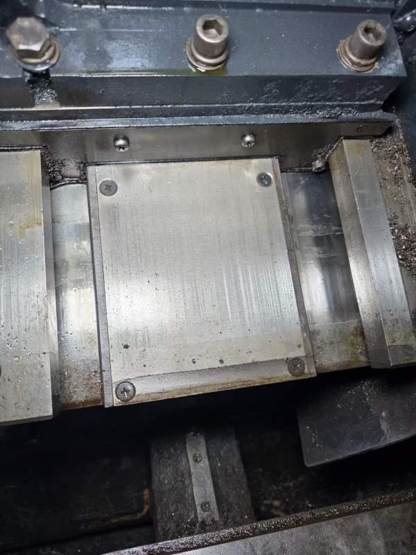 斗山215数控车床，8寸卡盘，硬轨机