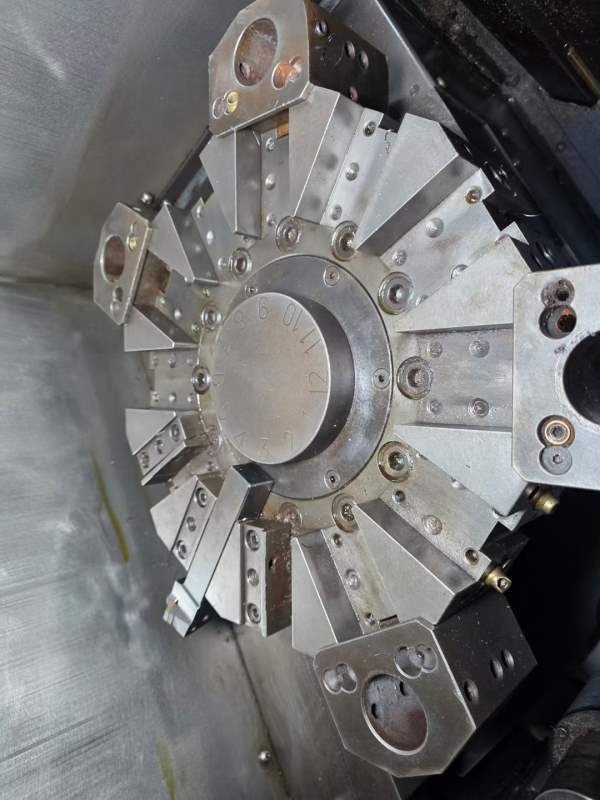 斗山215数控车床，8寸卡盘，硬轨机