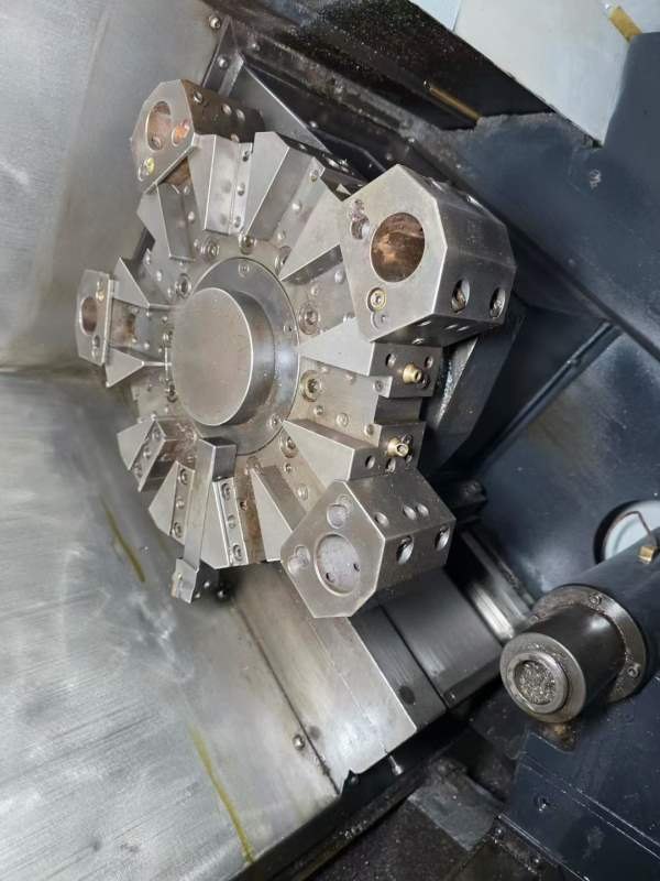 斗山215数控车床，8寸卡盘，硬轨机