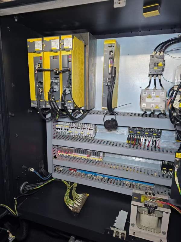 斗山215数控车床，8寸卡盘，硬轨机