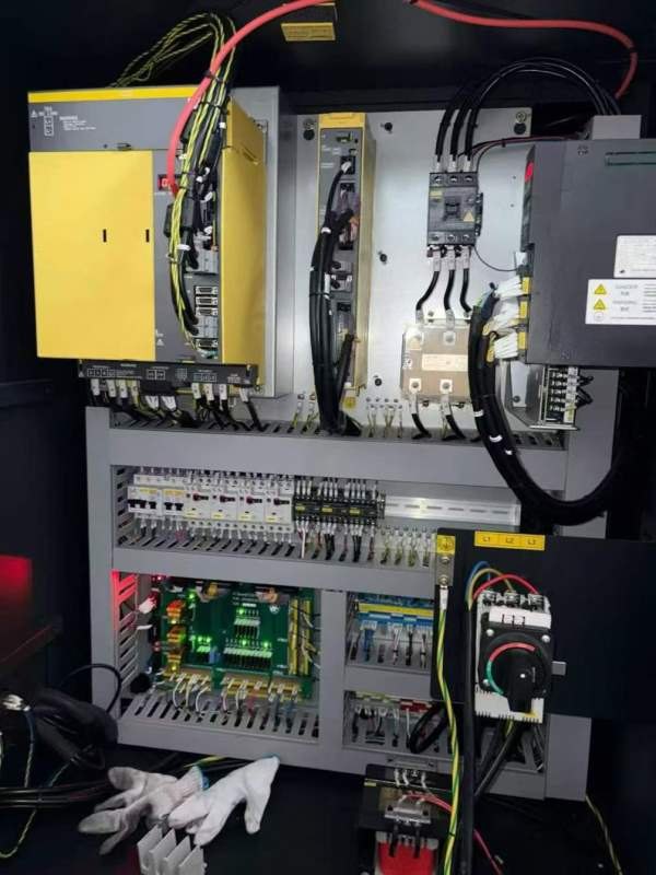 新到两台准新斗山235车床2022年出厂，两轴线轨，发那.