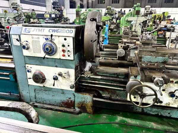 兰州机床厂CW6280D1.5米车床，尾座加装变频进给电机