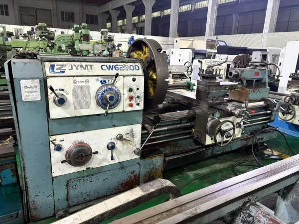 兰州机床厂CW6280D1.5米车床，尾座加装变频进给电机
