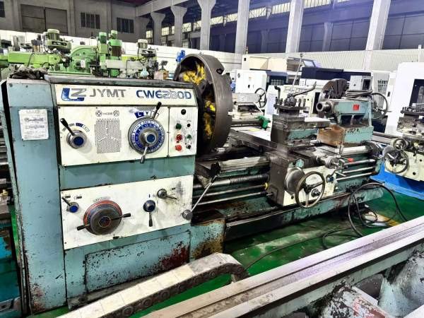 兰州机床厂CW6280D1.5米车床，尾座加装变频进给电机