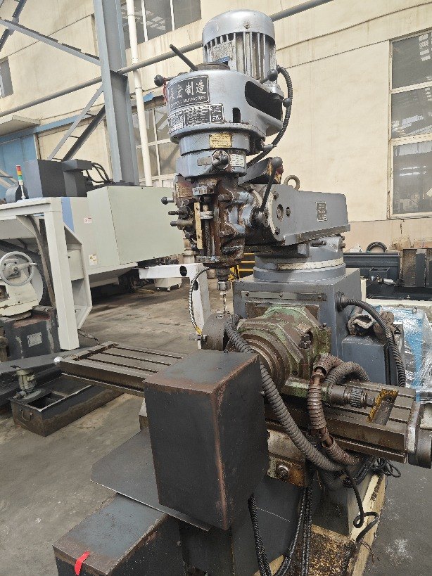 出售两台数控炮塔铣