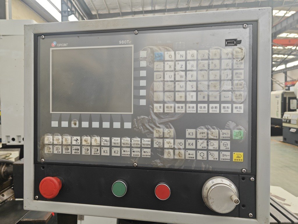 出售两台数控炮塔铣