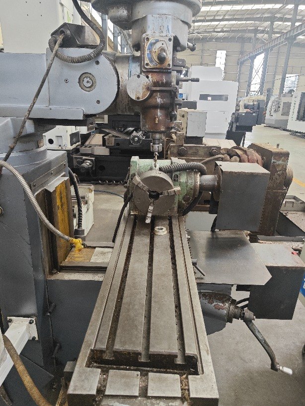 出售两台数控炮塔铣