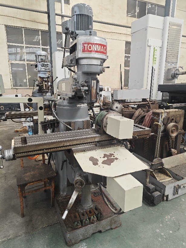 出售两台数控炮塔铣