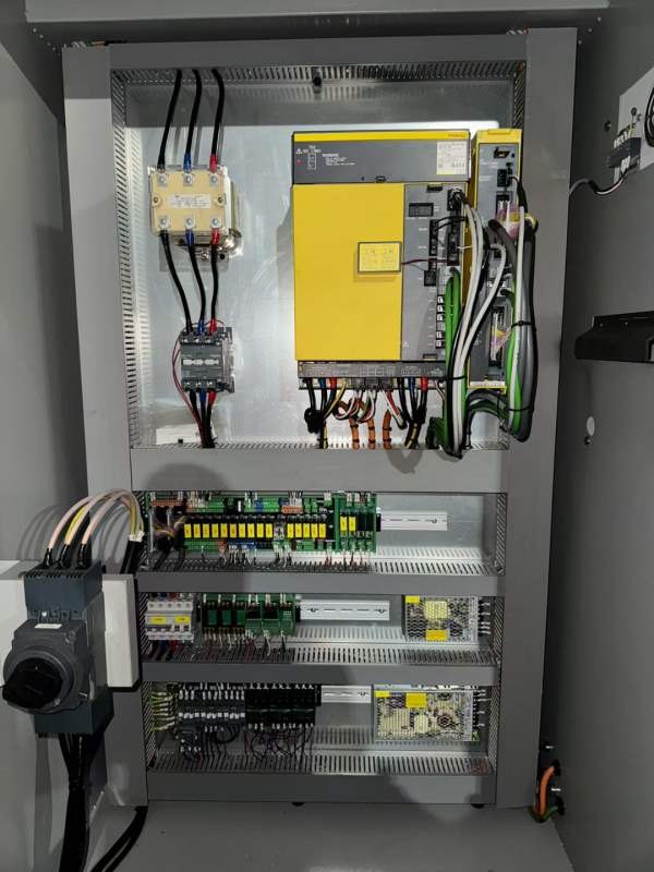 至臻3020龙门加工中心，工作台1.8米3.2米，门宽2米，.