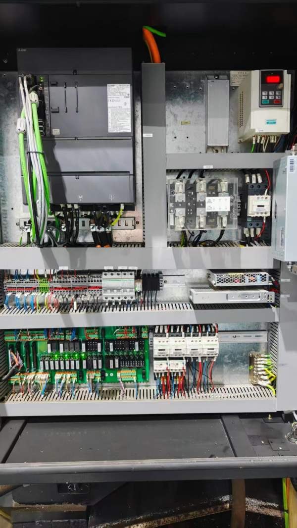 新到一台2023年安装少用台群T-V1165S加工中心，三菱M8.