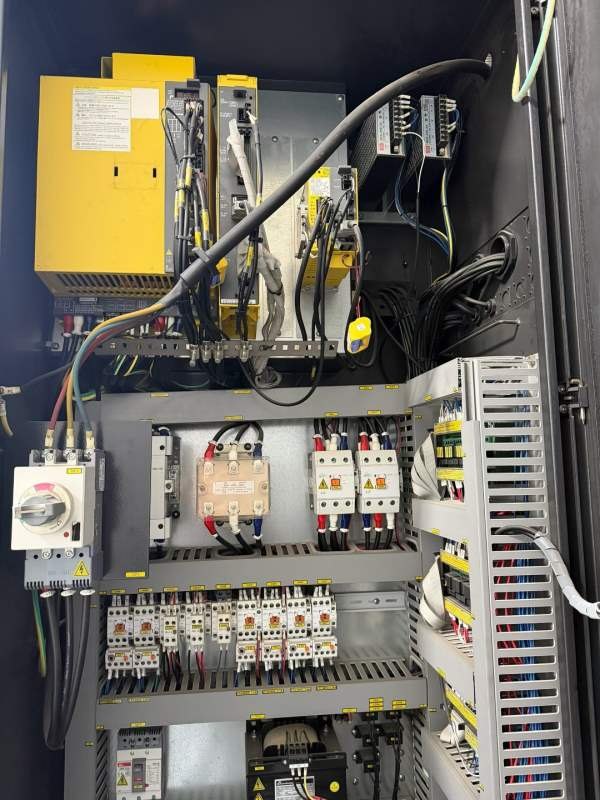 韩国威亚F500立加 三轴行程：1060x510x635mm工作台尺.