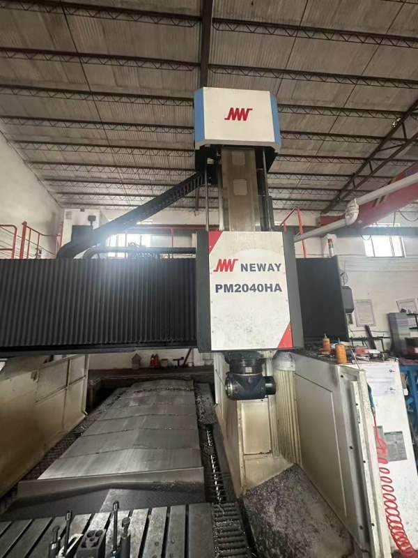 纽威4028龙门加工中心，工作台2米4米，门宽2.8米，门.