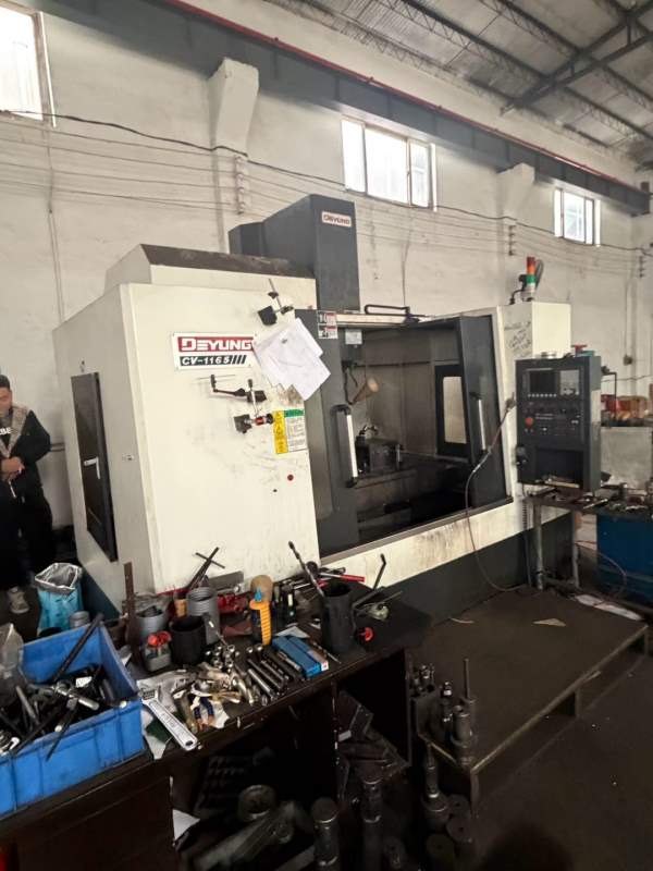 德扬1165立加，工作台1200630。BT40主轴，三轴行程112.