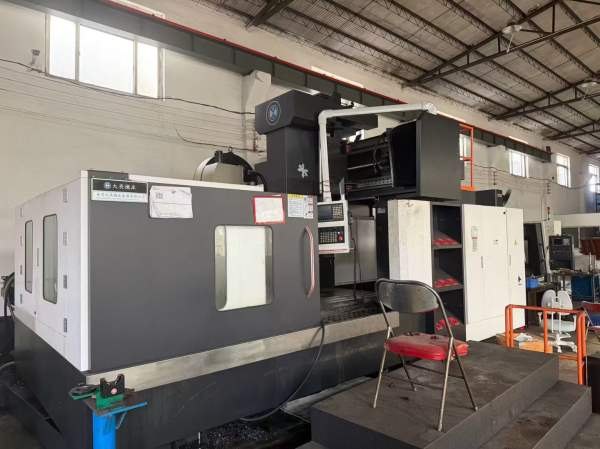 台湾大畏2015龙门加工中心，工作台1.4米2.2米，门宽1..