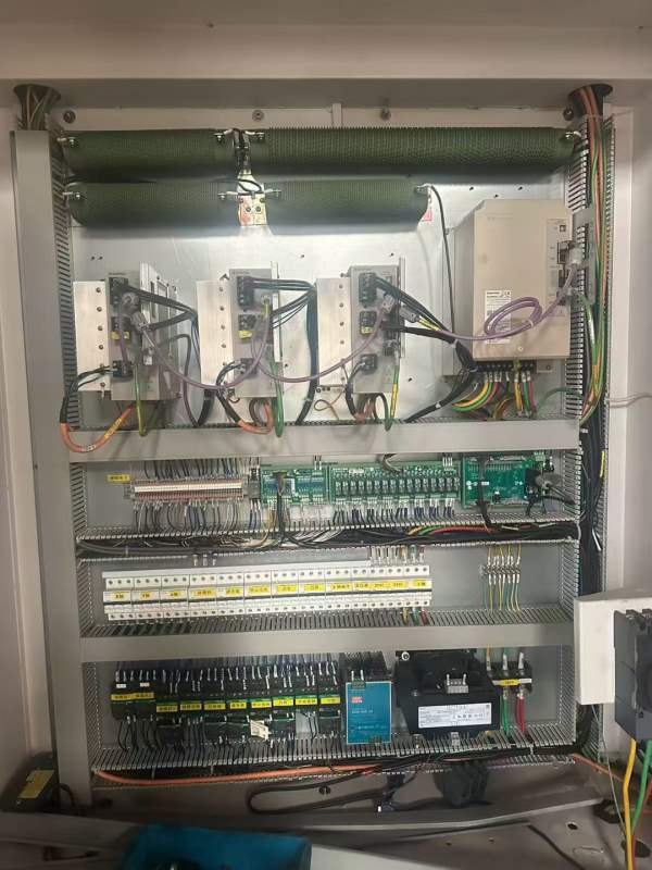 台湾大畏2015龙门加工中心，工作台1.4米2.2米，门宽1..