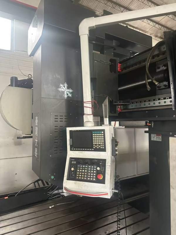 台湾大畏2015龙门加工中心，工作台1.4米2.2米，门宽1..