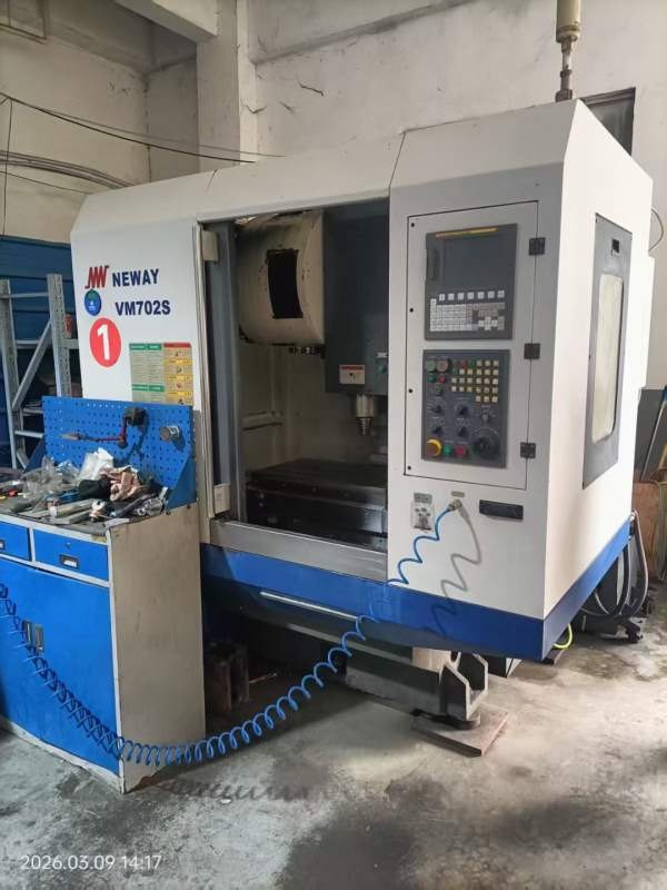 纽威VM702s加工中心，纽威650加工中心，三线轨，刀库2.