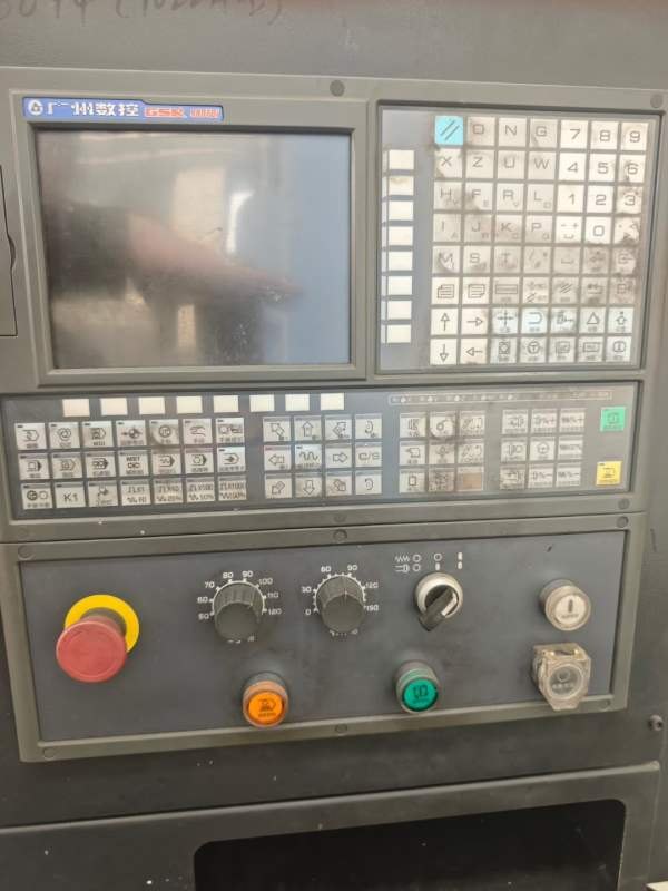 正宗宝鸡61633000数控车，22年设备，广数系统，带滚轮.