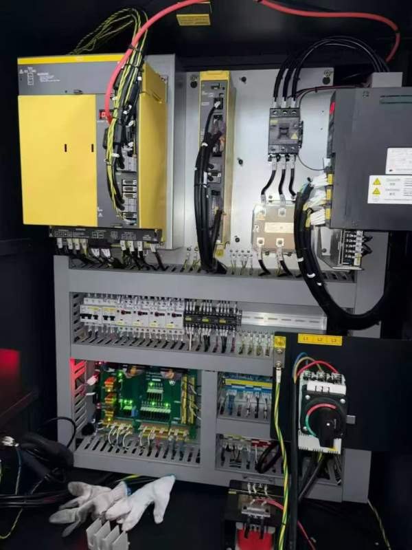 斗山235车床同款两台，2022年机床，两轴线轨，发那科T.