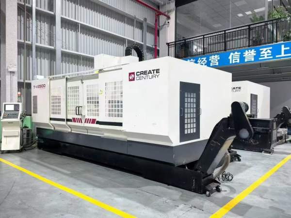 仓库新到同款两台台群2500加工中心，发那科MFPlus系统.