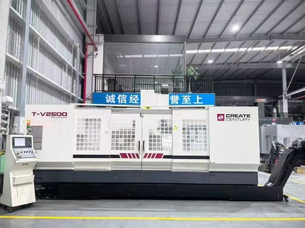 仓库新到同款两台台群2500加工中心，发那科MFPlus系统.