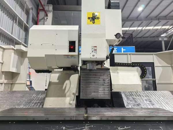 仓库新到同款两台台群2500加工中心，发那科MFPlus系统.