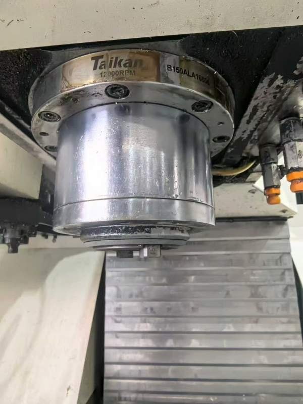 仓库新到同款两台台群2500加工中心，发那科MFPlus系统.