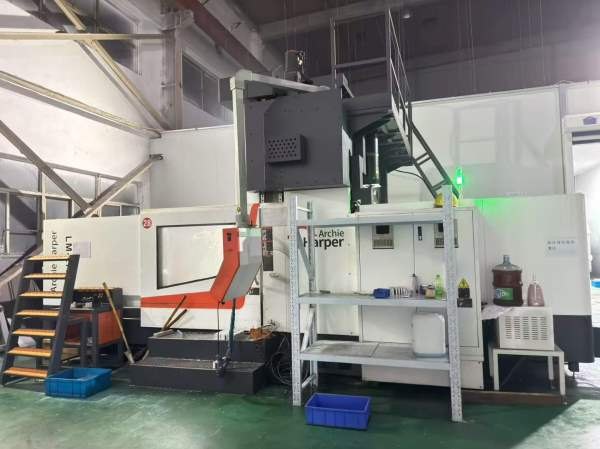 阿奇哈柏2720龙门加工中心，工作台1.8米2.5米，门宽2.