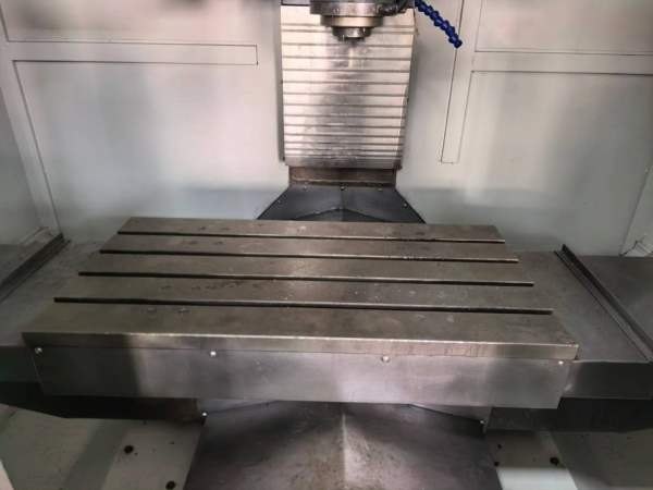 同款两台鸿光伟业850三轴滚柱线规主轴10000转带油冷机.